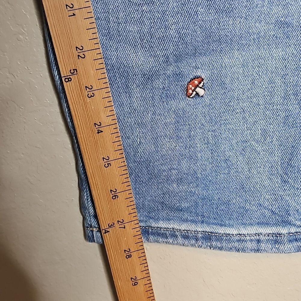 NWT Mushroom‎ Embroidered Mom Jeans Arizona Jean Company Blue Distressed 21 - Picture 8 of 10